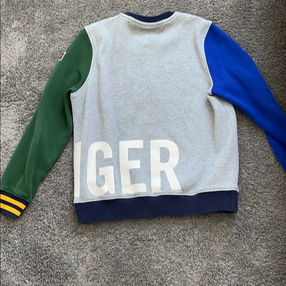 Grey, green, blue Tommy Hilfiger Crewneck!!💙🤍💚 - Picture 3 of 4